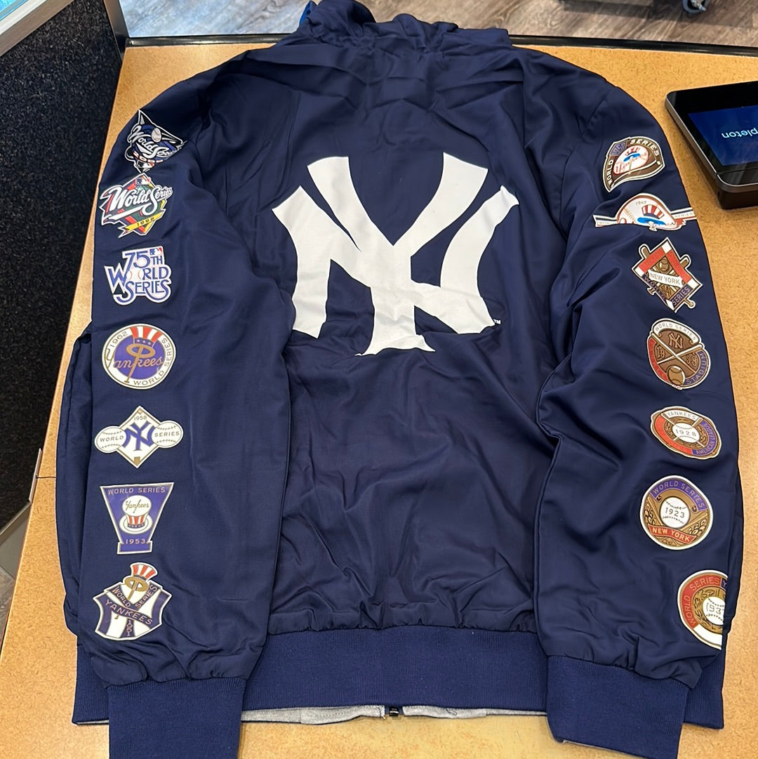 Men’s New York Yankees reversible zip up size large