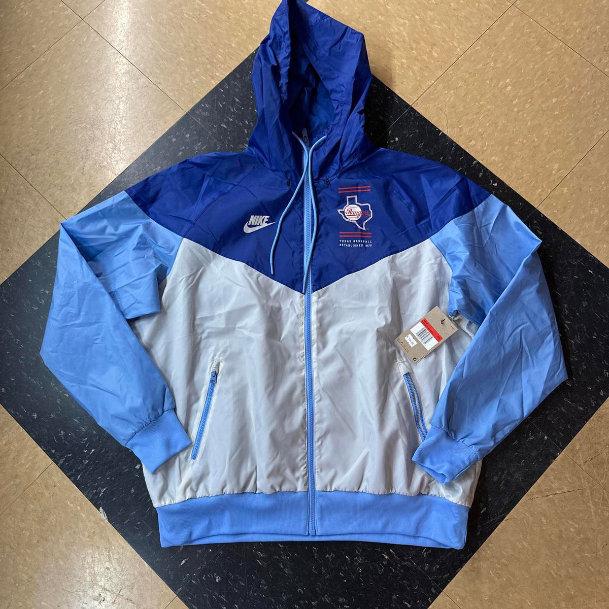 Nike Men's blue multi Coats - Fan Zone