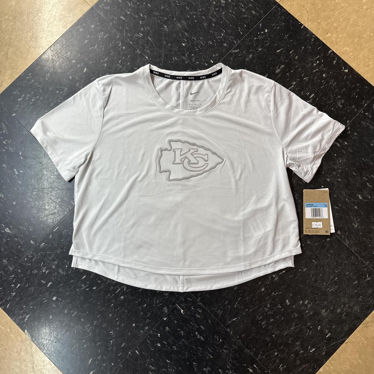 Nike Women's grey white Crop tops - Fan Zone