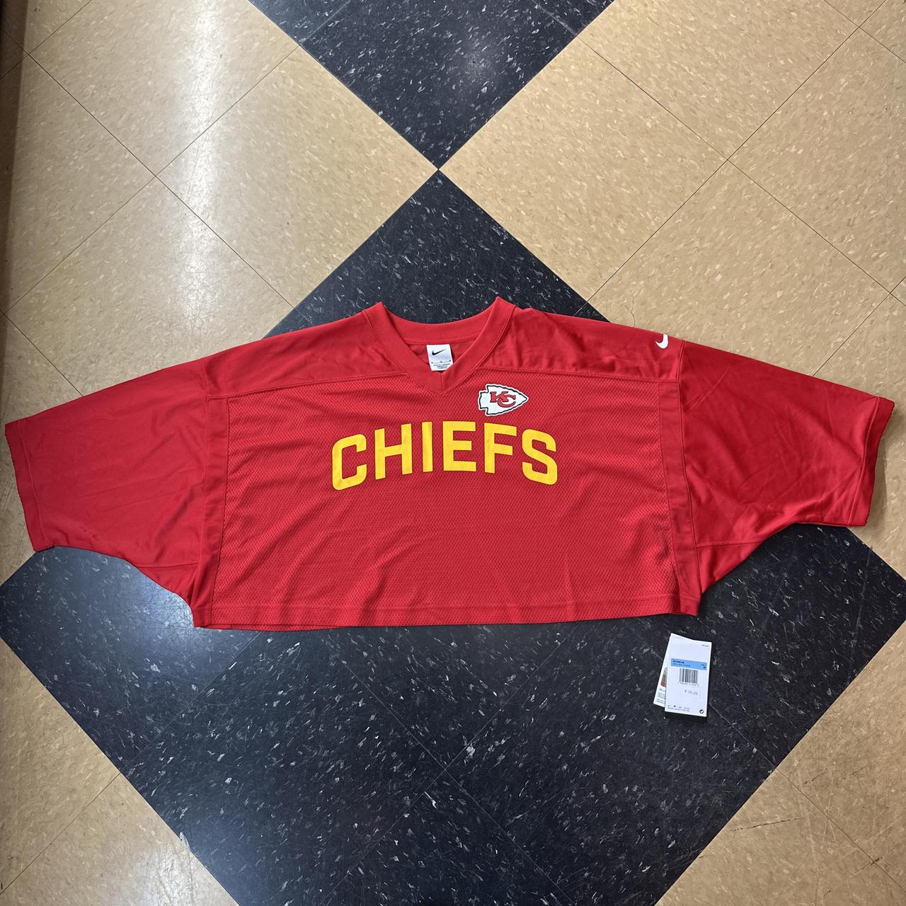 Nike Women's red Crop tops - Fan Zone