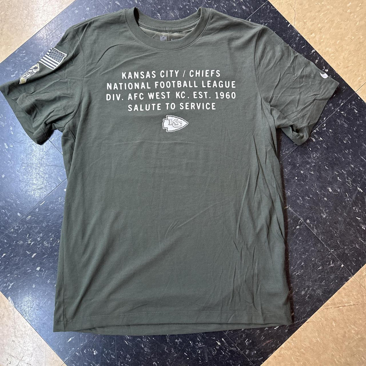 Nike Men's green khaki T-shirts - Fan Zone