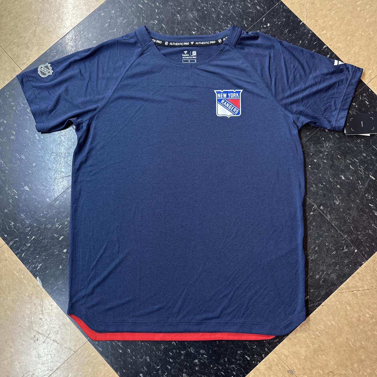 Fanatics Men's navy blue T-shirts - Fan Zone